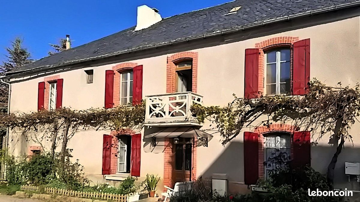 Maison 8 pièces 247 m² · à La Salvetat-Peyralès · 247 m² · 128 000 €