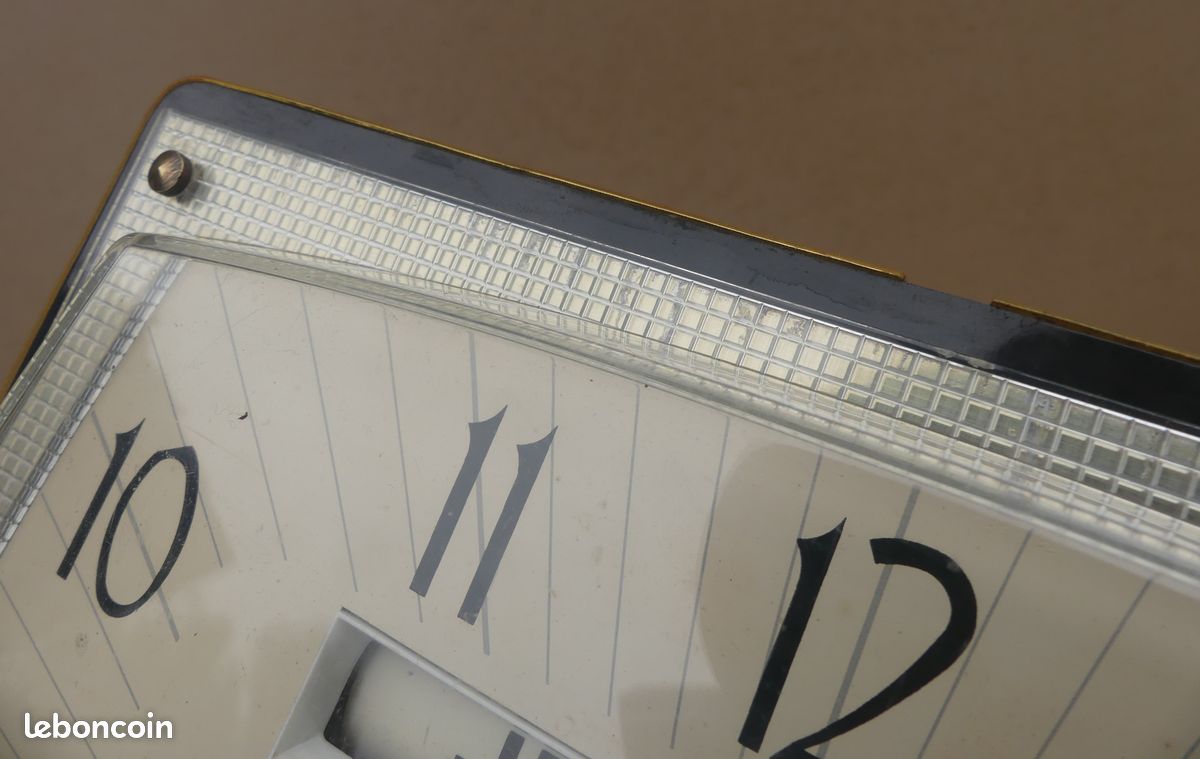 Ancienne horloge décor fer et laiton, Jaz transistor Sunburst / Roussic