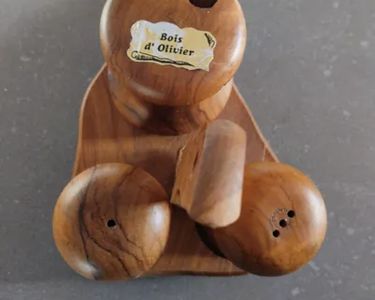 Salières et poivrières en bois - France