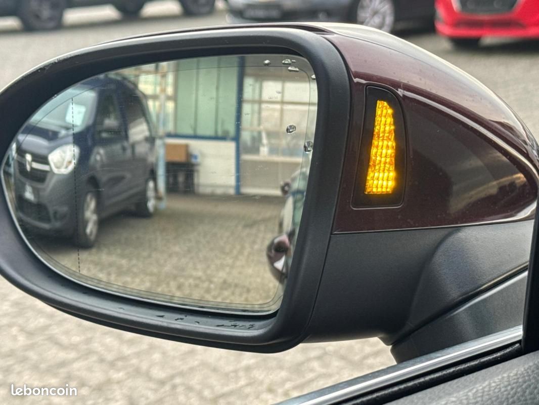 Volkswagen Passat SW Highline 1.4 TSI 150 ch / Virtual Cockpit Toit panoramique Caméra LED (image 22)