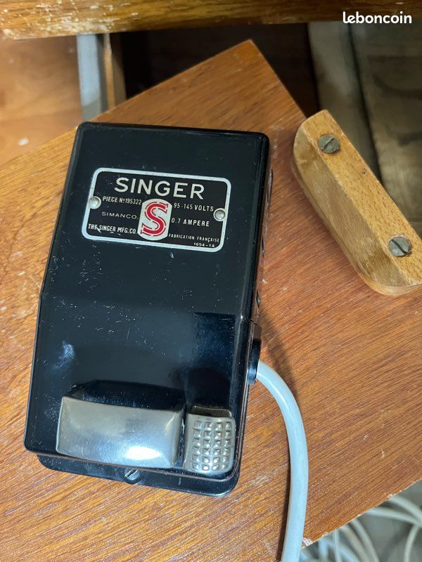 Machine à coudre ancienne Singer 15B88 électrique – coffret et accessoires (image 4)