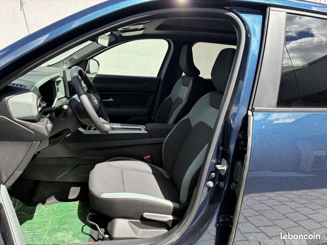 DACIA BIGSTER 1.8 HYBRID 155 cv EXTREME + PACK COLD 2 + PACK PARKING + TOIT OUVRANT + HAYON ELECTRIC NEUF (image 4)