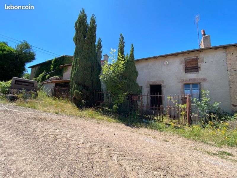 Maison 5 pièces 139 m² · à La Pacaudière · 139 m² · 30 000 €