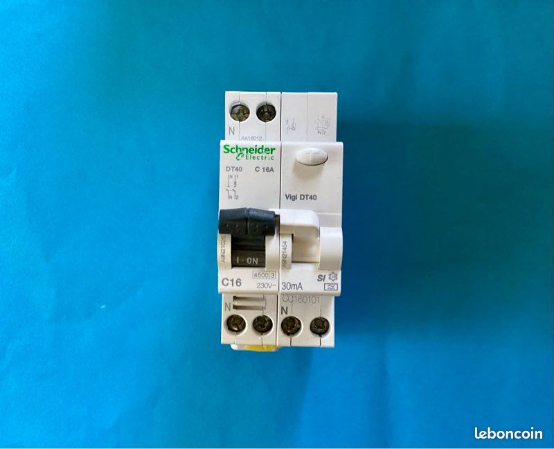 Disjoncteurs différentiels Schneider C16A 30mA type SI ( différentiels type F ou FSI ) pour prises VE (image 2)