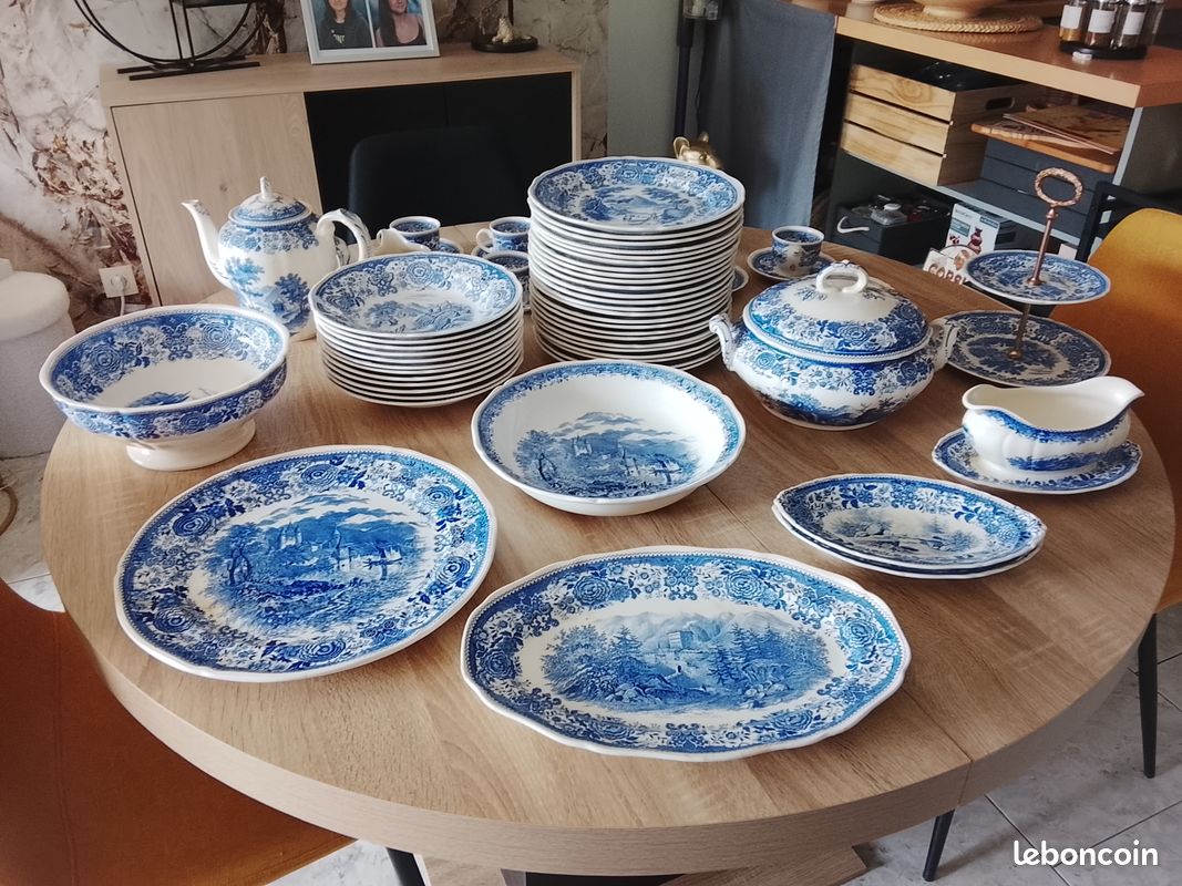 Service de table et service a cafe Villeroy et Bosch collection Burgenland technique Mettlacher kupferdruck unterglasur total 68 pieces (image 1)
