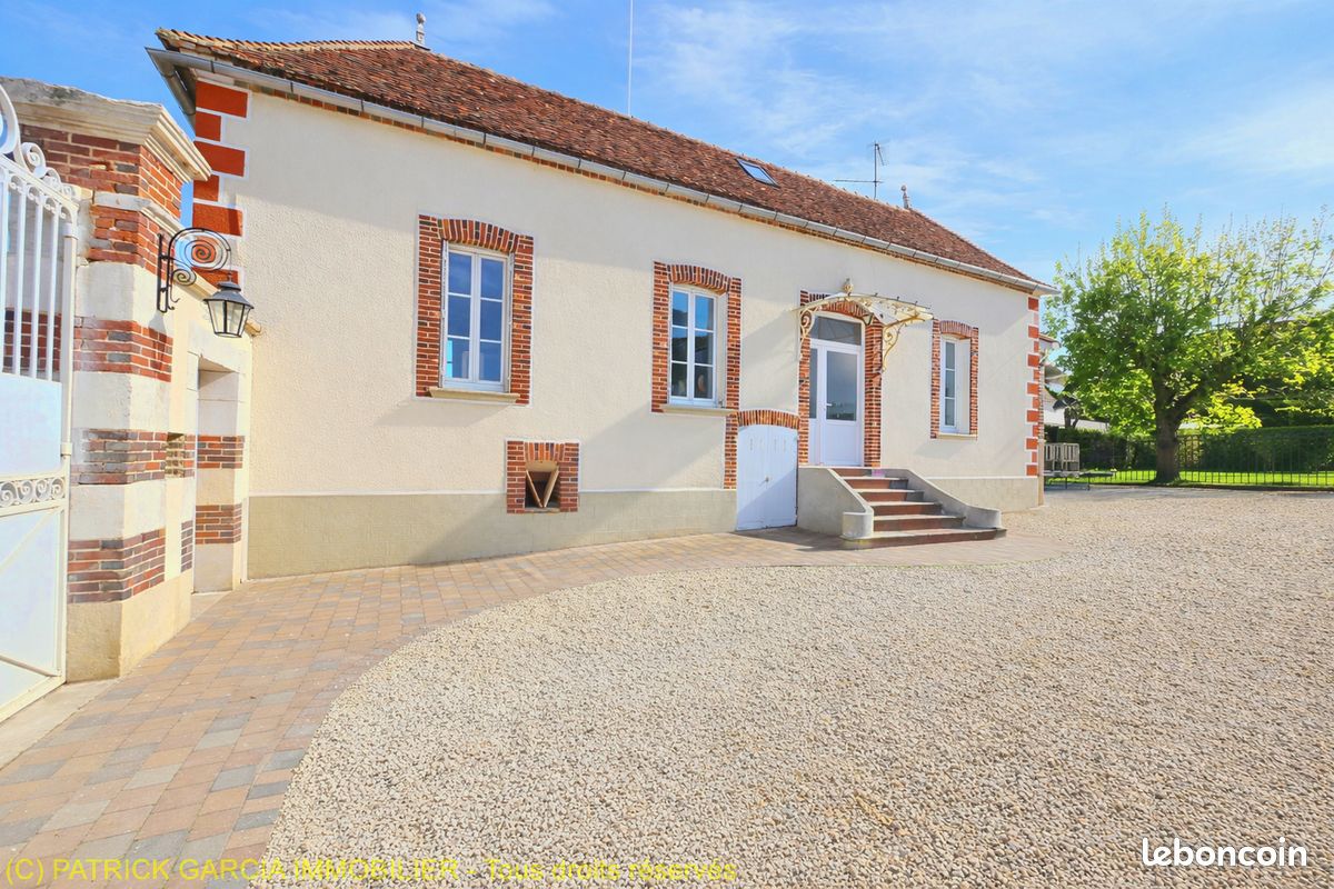 Maison 7 pièces 176 m² · à Mont-Saint-Sulpice · 176 m² · 247 000 €