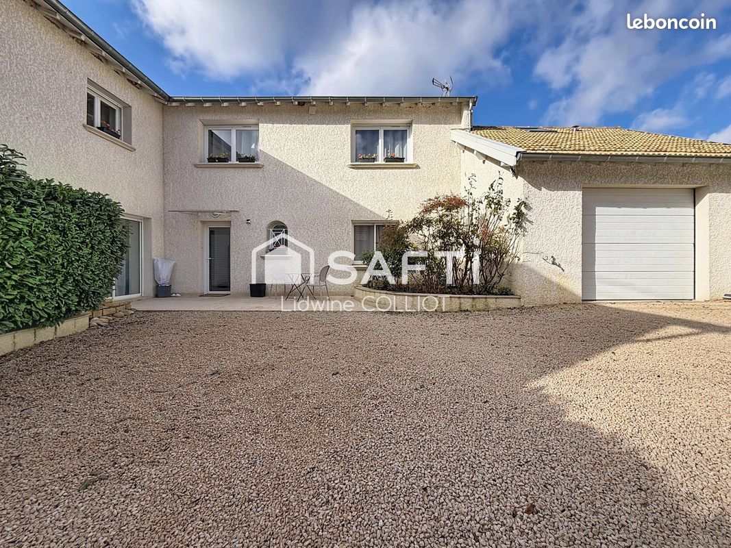 Maison 7 pièces 234 m² · à Mâcon · 234 m² · 359 000 €