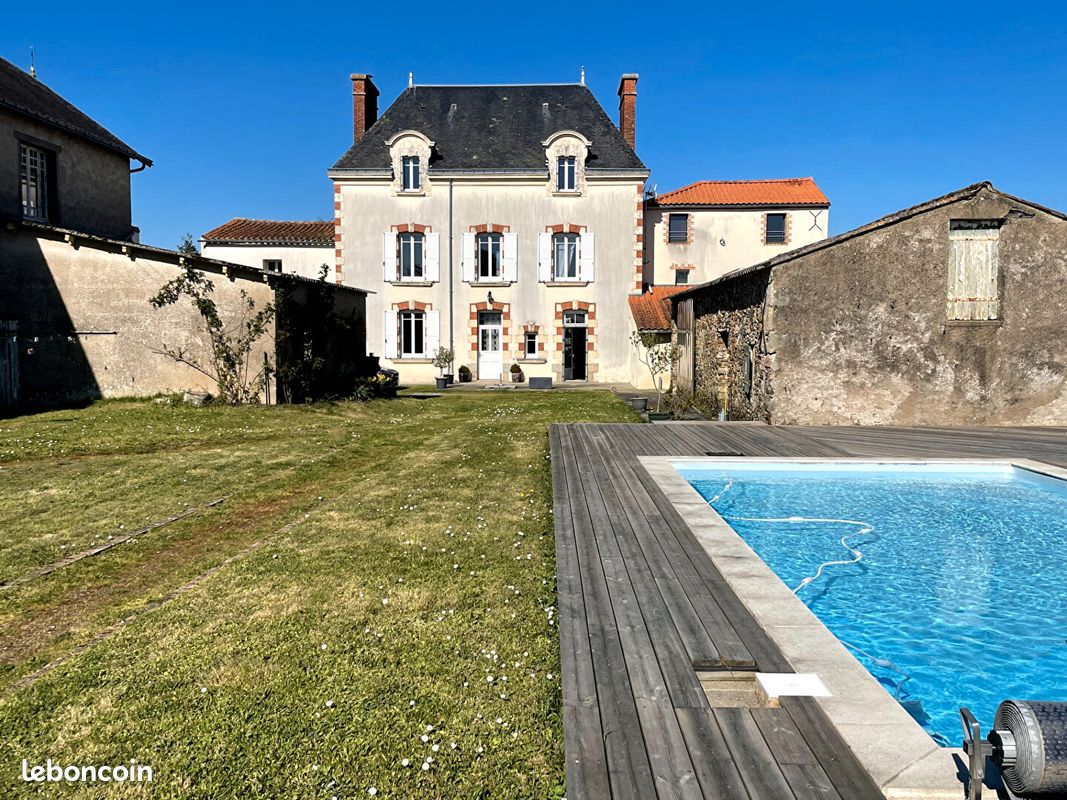 Maison 9 pièces 285 m² · à La Limouzinière · 285 m² · 479 000 €