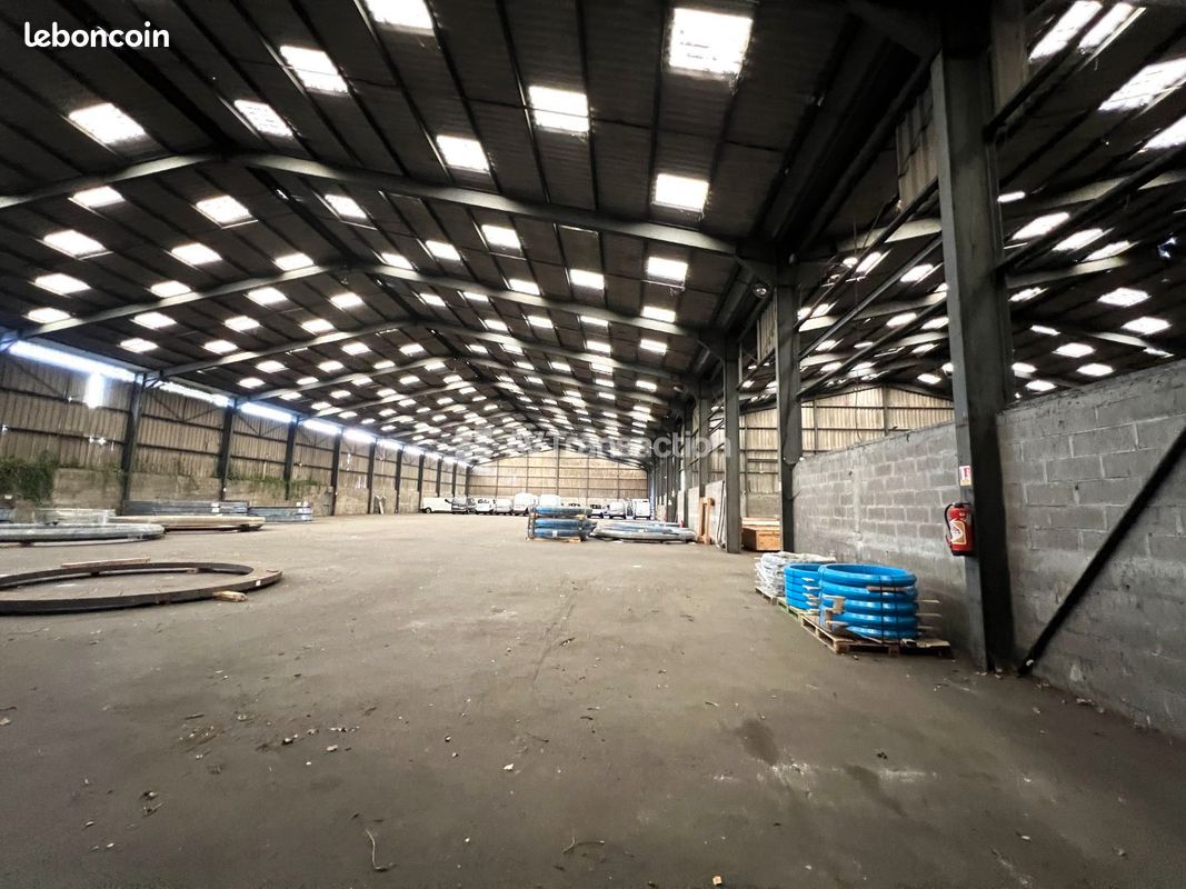 Terrain 5610 m² · à Rouen · 5 610 m² · 3 824 000 €