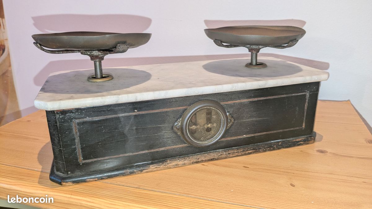 Ancienne balance Roberval en marbre et bois (image 1)