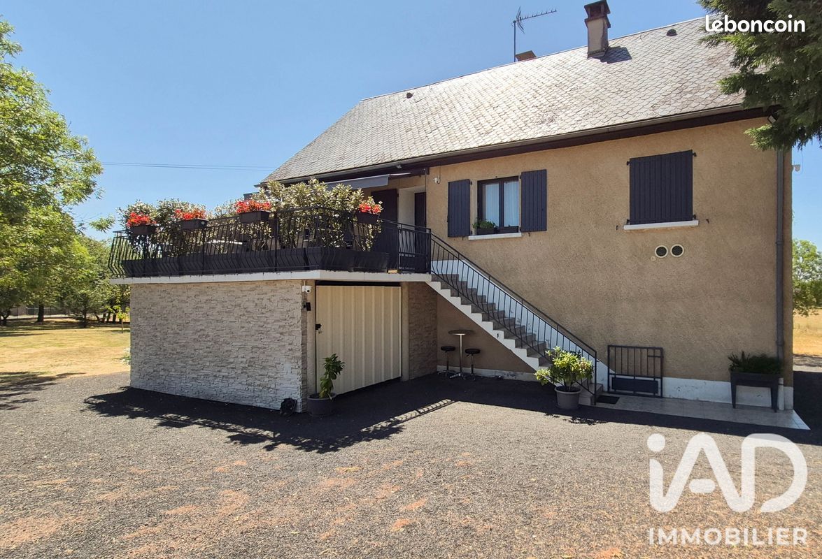 Maison 6 pièces 212 m² · à Rodelle · 212 m² · 250 000 €