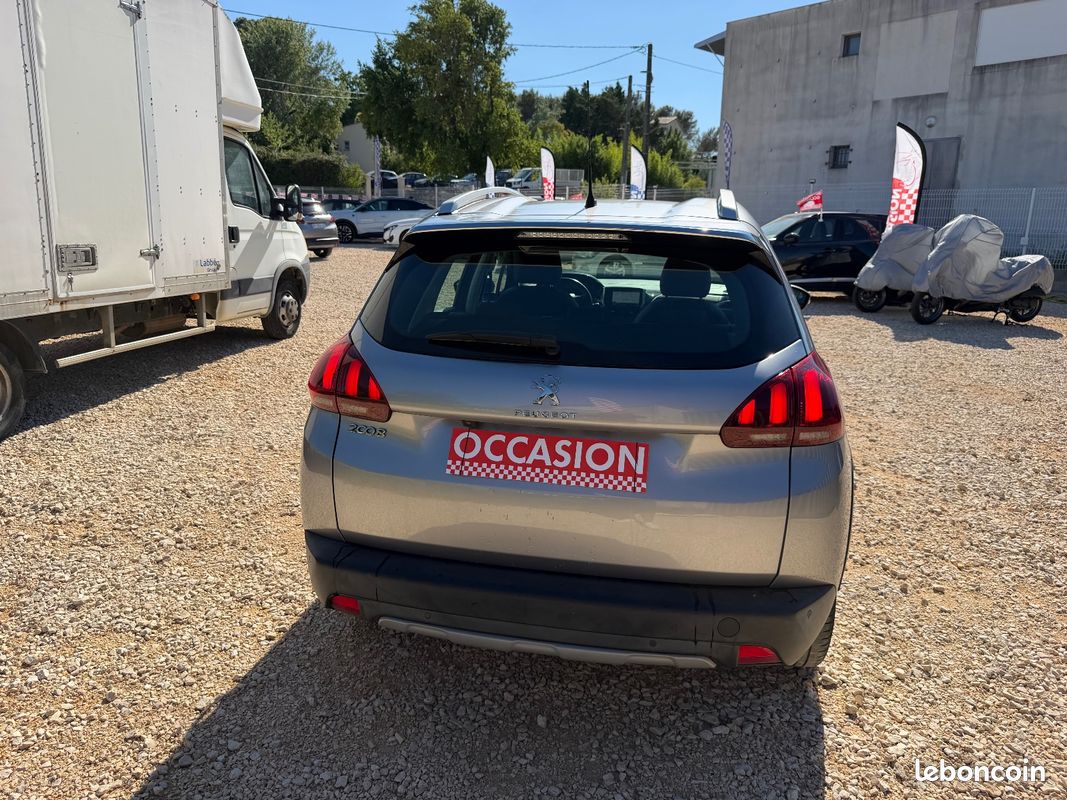PEUGEOT 2008 BUSINESS 1.2 PureTech 110ch SS BVM5 Allure Business (image 14)