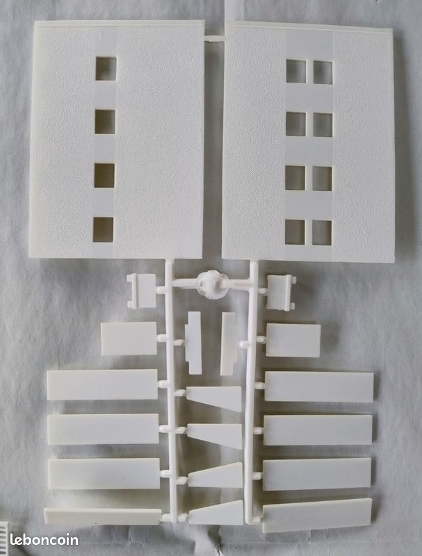 JOUEF Immeuble modulaire avec toit zinc - HO 1/87 - JOUEF 1053