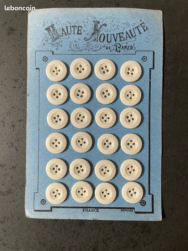 Ancienne Plaquette à Boutons Vintage Couleur Bleue - Pièce D'occasion Pour Décoration Ou Collection