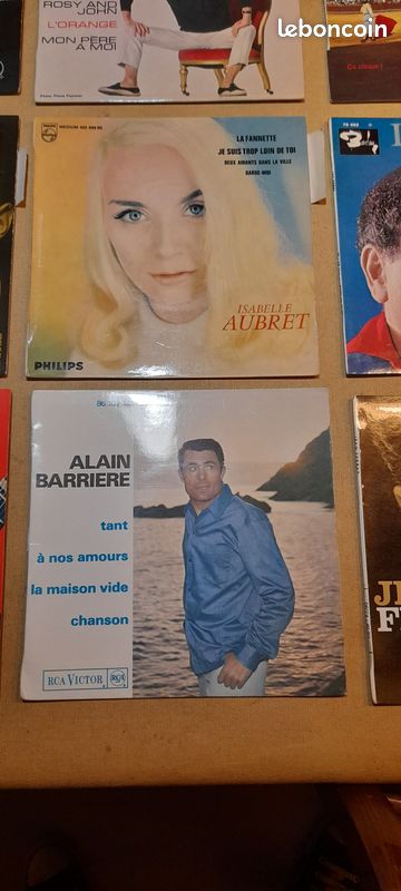 Lot disques vinyles 45T 17cm Variété française Gilbert Becaud Jacques Brel Hugues Aufray Leo Ferre Isabelle Aubret Nicolas Peyrac Jean Ferrat Alain Barriere Enrico Macias Guy Bedos Pierre Repp (image 7)