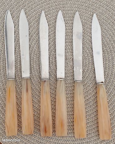 Lot De 6 Couteaux De Table Anciens - Acier Inox Et Manches Bakélite