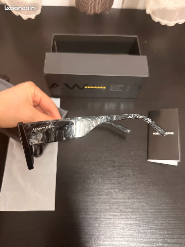 Lunettes de soleil Hawkers – Femme – Noir – Original avec documents (image 2)