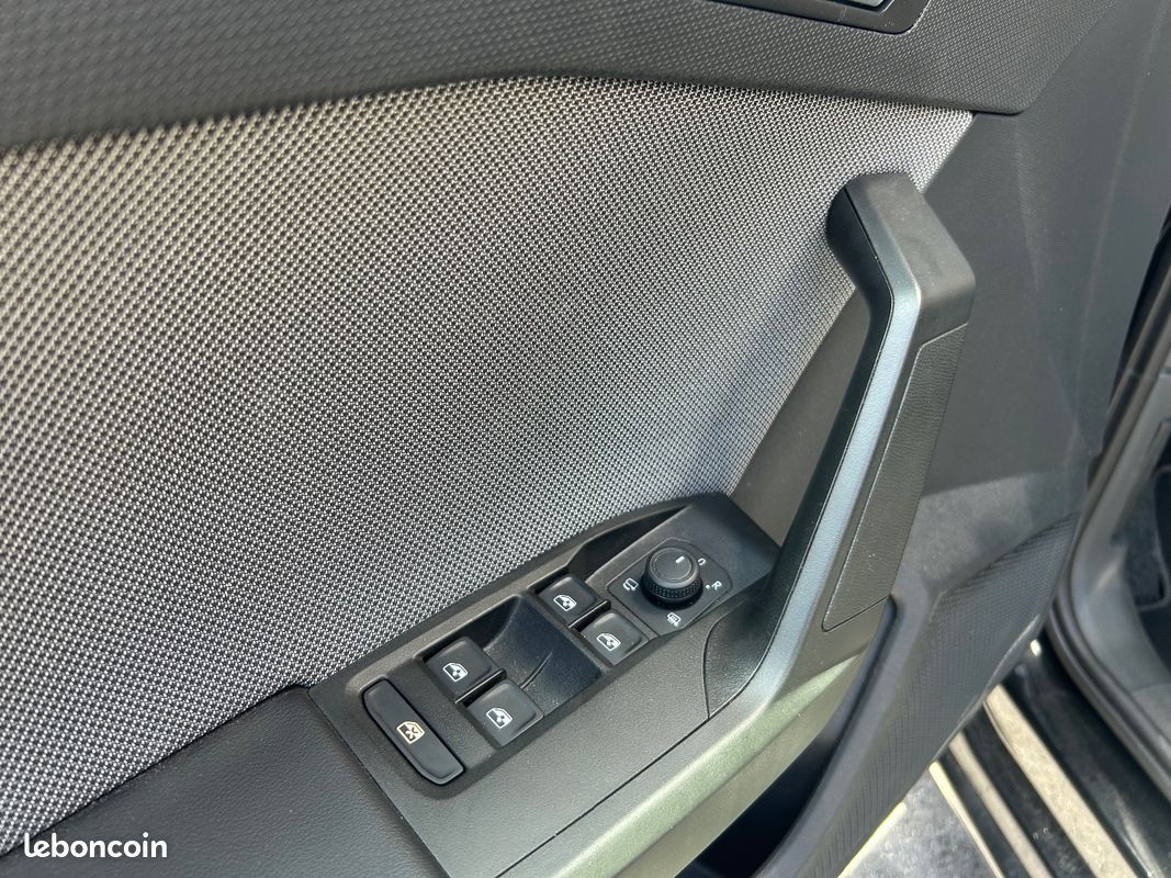 SEAT LEON 1.0 TSI 110 ch /7900 Km/Carplay/Garantie 12 mois/Entretien complet/ (image 9)