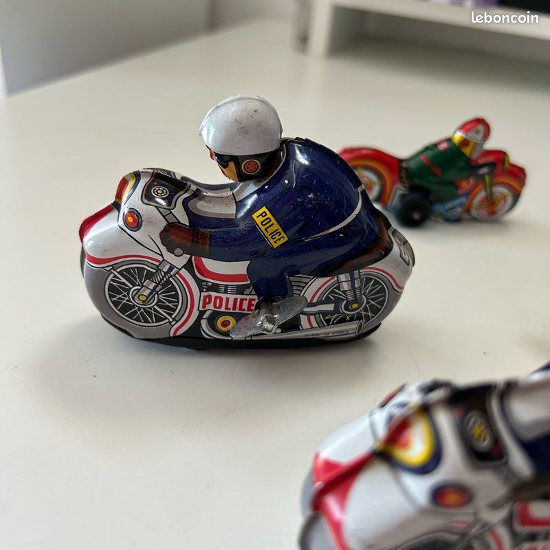 Jouet Ancien En Tôle : Moto De Police Avec Motard - Fabrication Corée