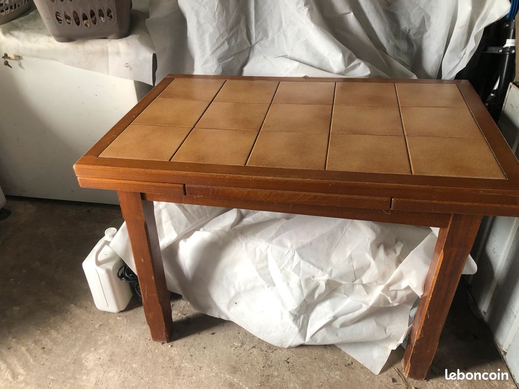Table carrelé (image 1)