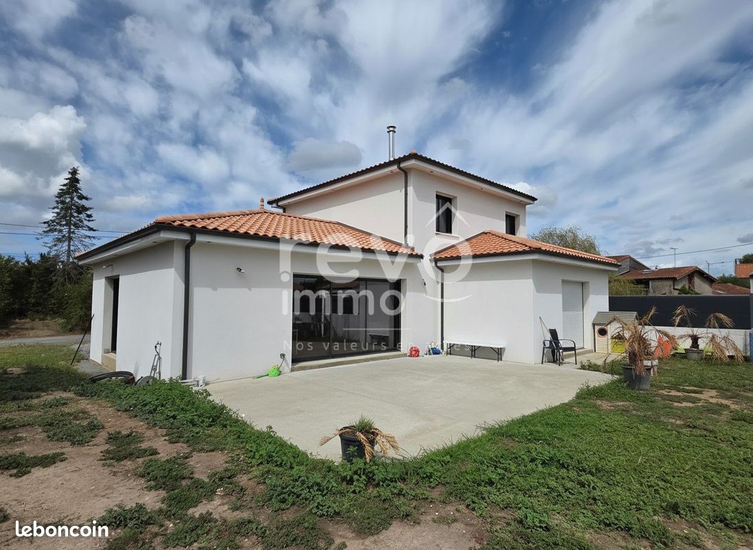 Maison 4 pièces 145 m² · à Saint-Philbert-de-Grand-Lieu · 145 m² · 376 000 €