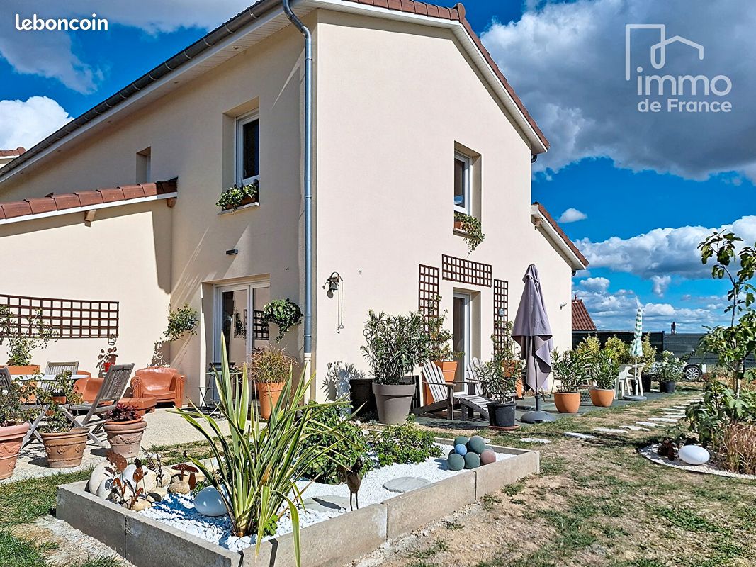 Maison 4 pièces 87 m² · à Polliat · 87 m² · 298 500 €