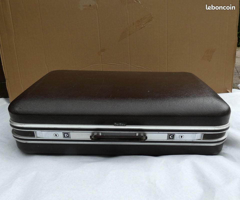 Valise Vintage Delsey Club 25 Pouces - Coque Dure Beige - 2 Roues - Pas De Clé
