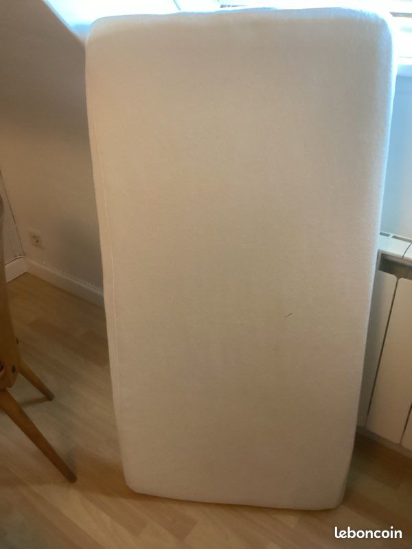 Vends matelas lit bébé (image 1)