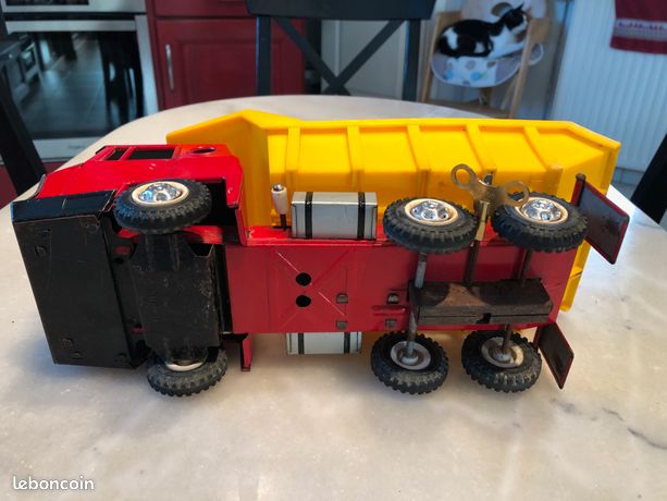 JOUSTRA CAMION BERNARD AVEC BENNE MINIER MECANISME A CLE SANS