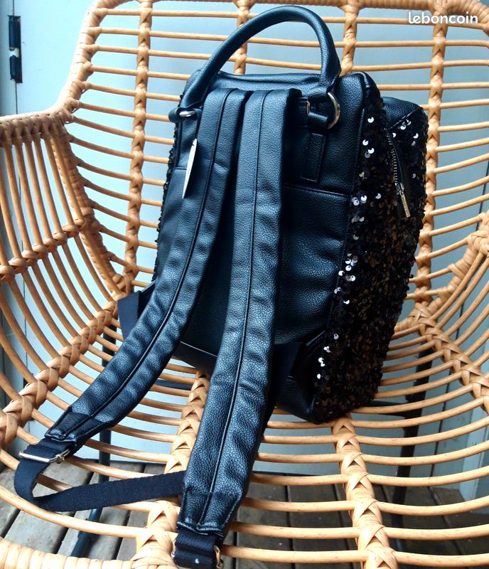 Grand Sac à Dos Souple RICA LEWIS – Polyester Noir – Brodé Happy Days – Hauteur 40cm
