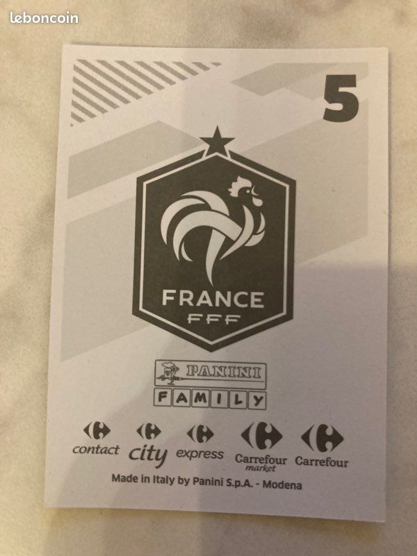 Carte panini Carrefour numéro 5 écusson fanion France brillante dorée gold (image 2)