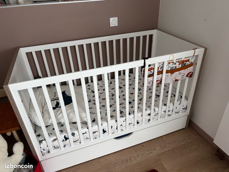 Chambre bébé (lit évolutif + commode / table à langer) (image 1)