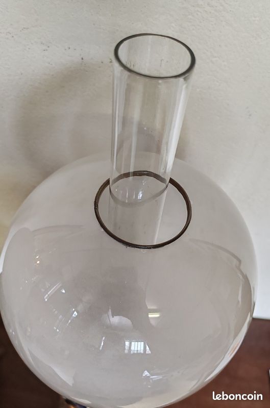 Lampe à gaz électrifiée en porcelaine chinoise peinte à la main