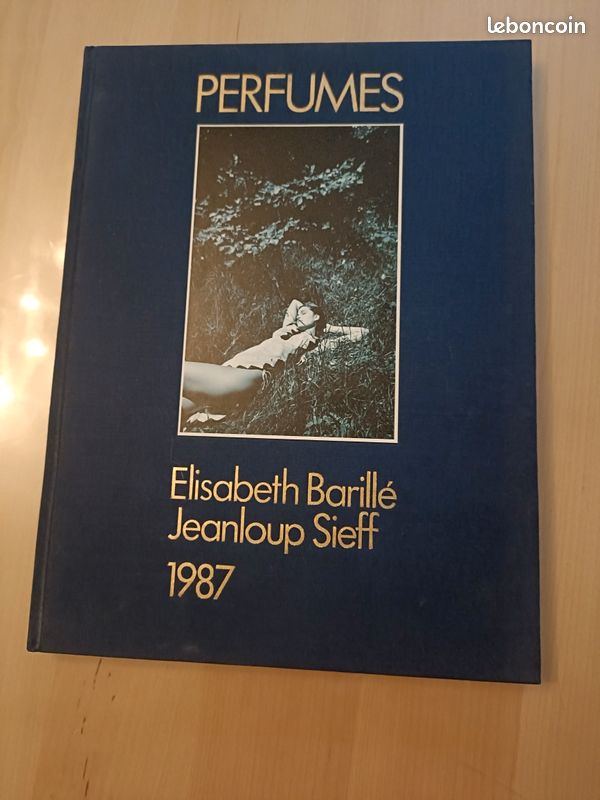 Livre perfumes 1987 (image 1)