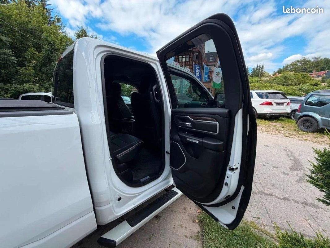 Dodge RAM Dodge RAM 1500 * 5.7 V8 HEMI * 401 ch * CarPlay * Caméra * Attelage * Cuir/Alcantara * Sièges Ventilés (image 16)
