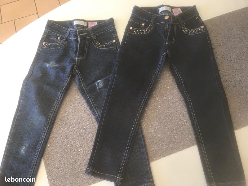 Lot Vêtements fille 5 ans (image 1)