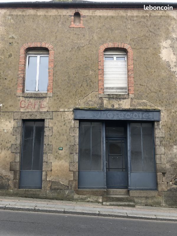 Maison 4 pièces 300 m² · à Montsûrs · 300 m² · 42 000 €