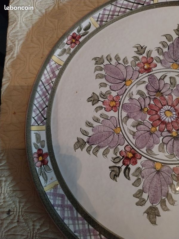 Grand plat rond céramique Abbaye Notre Dame du Bec Hellouin décor fleurs mauves (image 6)
