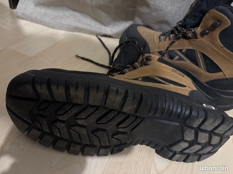 Chaussures de marche hautes neuves taille 44 brunes et noires (image 2)