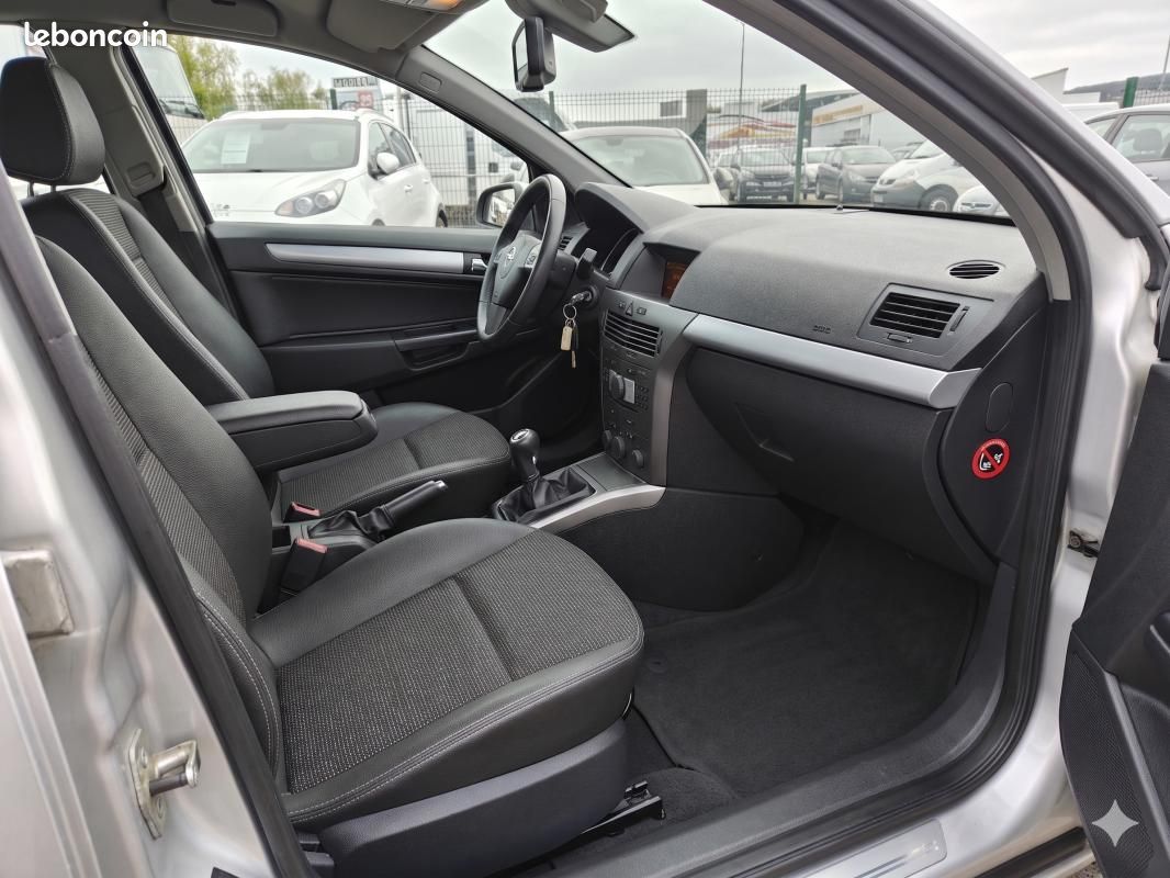 Opel Astra 1.9 CDTI 120 Cosmo (image 10)