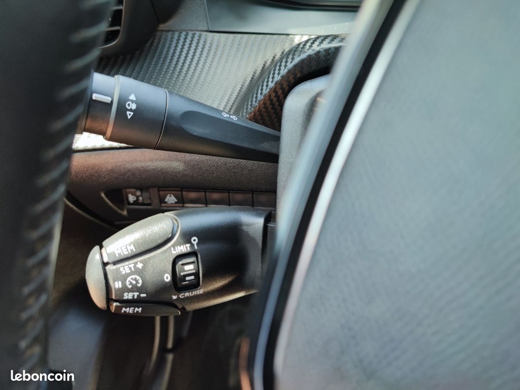 PEUGEOT 208 BlueHDi 100 SS BVM6 Allure (image 22)