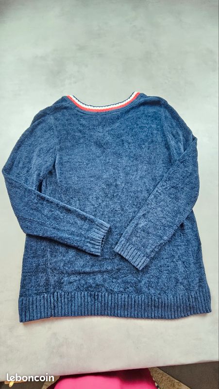 Tommy Hilfiger Pull femme S/P bleu marine col V chenille doux logo brodé (image 3)