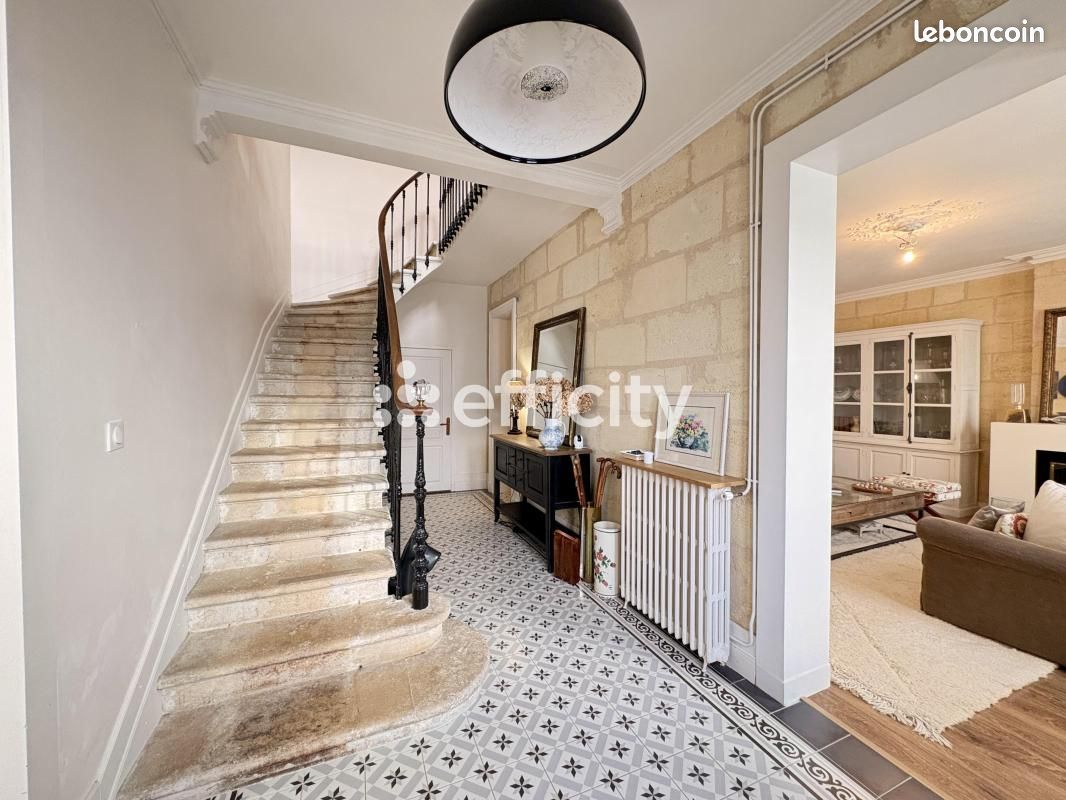 Maison 7 pièces 228 m² · à Ludon-Médoc · 228 m² · 650 000 €