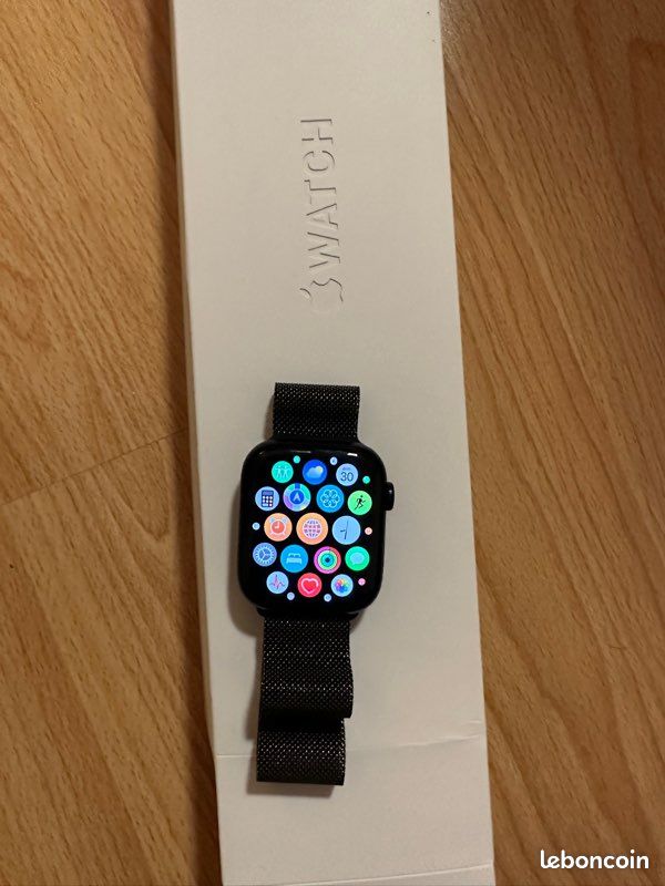 Apple Watch 7 45mm + bracelet milanais Apple (image 1)