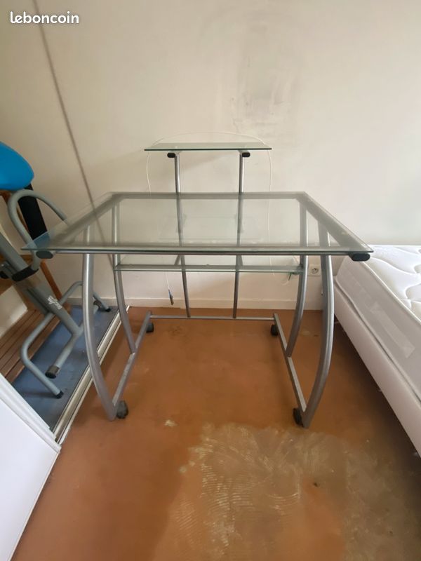 Bureau en verre (image 1)