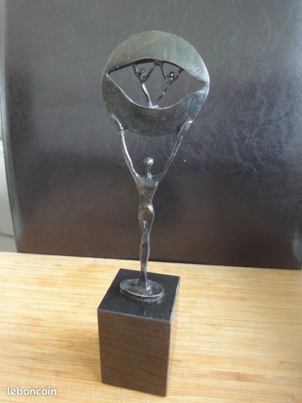 Sculpture en bronze de Corry Ammerlaan ,socle en marbre (image 1)