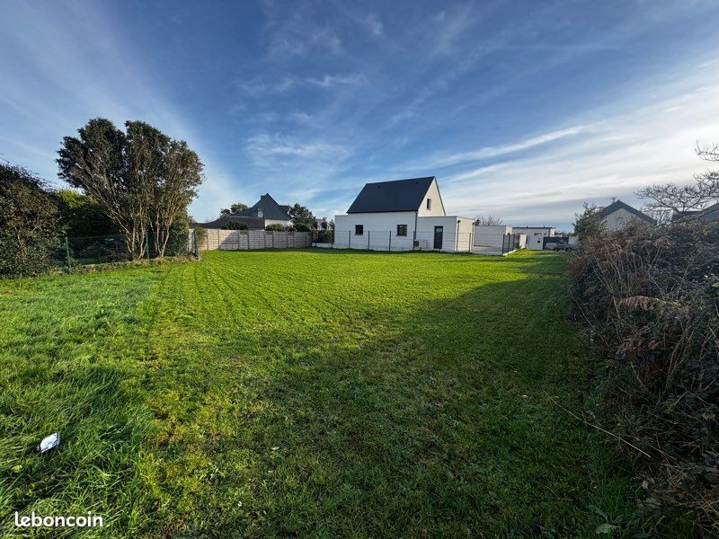 Terrain constructible et viabilisé de 524 m2 · à Plouhinec · 115 000 €