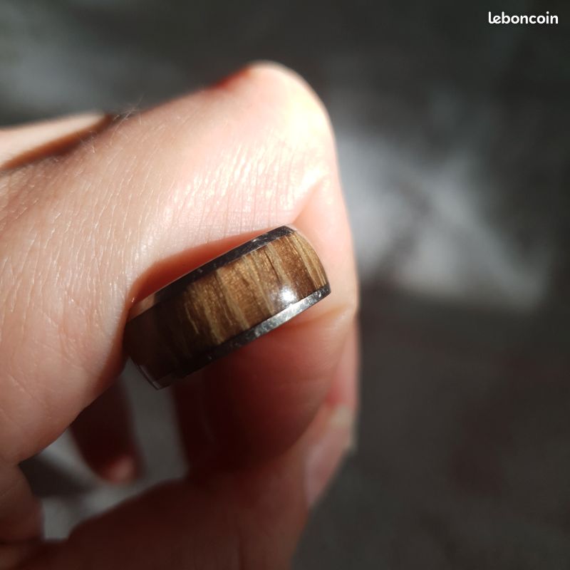 Bague alliance titane et bois Montres Bijoux