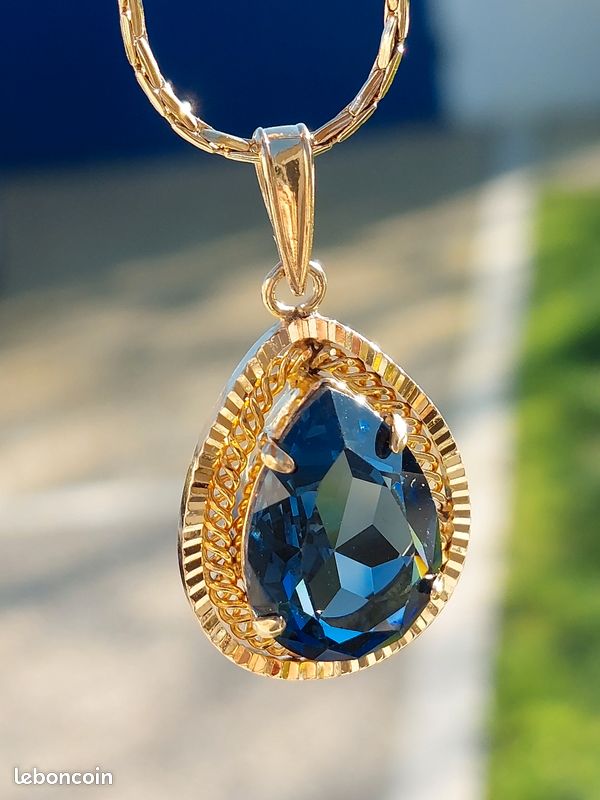 Pendentif en plaqué or arbre de vie découpé