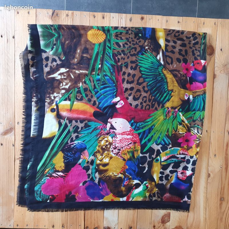 Etole carrée colorée motifs perroquets (image 8)